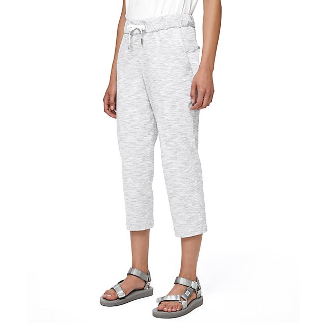 E-Comm: LuluLemon Workout Bottoms We're Obsessed With